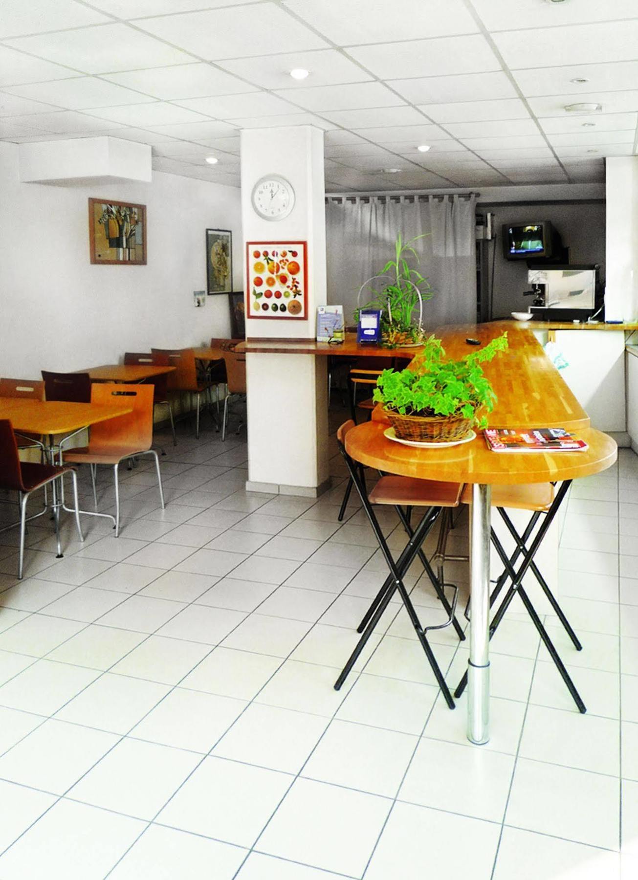 圣艾蒂安朱尔斯码头旅居和商业活动酒店 外观 照片